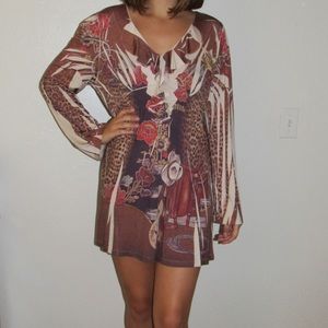 Western animal print motif with ruffled v-neck